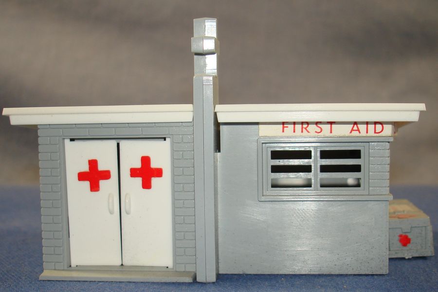 2677 Plasticville HO Slot Car Racing Track Layout First Aid Station Structure
