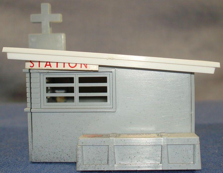 2677 Plasticville HO Slot Car Racing Track Layout First Aid Station Structure